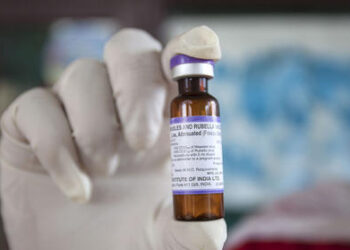 Ya se distribuye primer lote de la vacuna de COVID-19 en Rusia