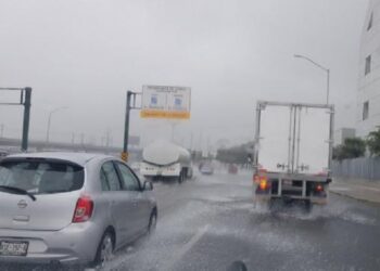 Lluvias provocan encharcamientos en Monterrey