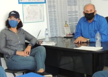 Ursula Sarahí González Gárate con el Profesor Juan Torres Sena, Director de Cultura Física y Deporte del Municipio.