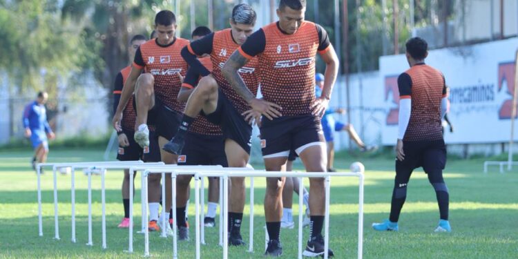 Entrenan con la mira puesta en Cimarrones