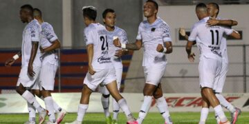 Logra Correcaminos su primer triunfo