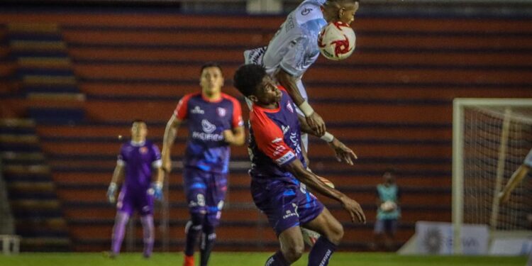 Logra Correcaminos su primer triunfo