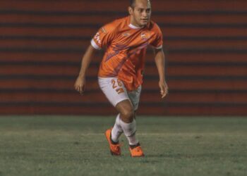 Para Aldahir Flores representa un sueño portar la playera naranja