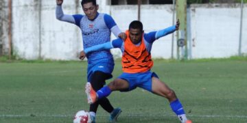 Correcaminos con la idea de ganar en patio ajeno.