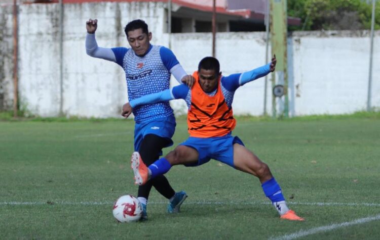 Correcaminos con la idea de ganar en patio ajeno.