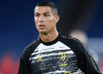 Asaltan la casa de Cristiano Ronaldo en Portugal para robarle una playera firmada