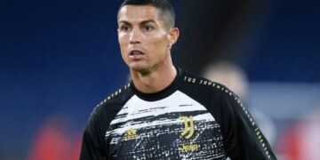 Asaltan la casa de Cristiano Ronaldo en Portugal para robarle una playera firmada