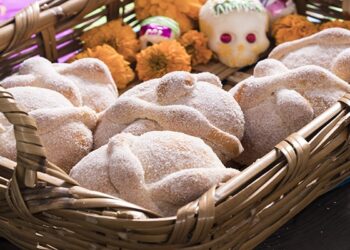 Te presentamos una receta de cocina mexicana de Pan de muerto marmoleado