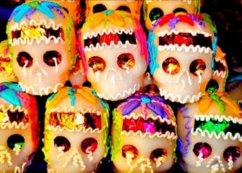 Te presentamos una receta de calaveritas de azúcar para tu alatar de muertos