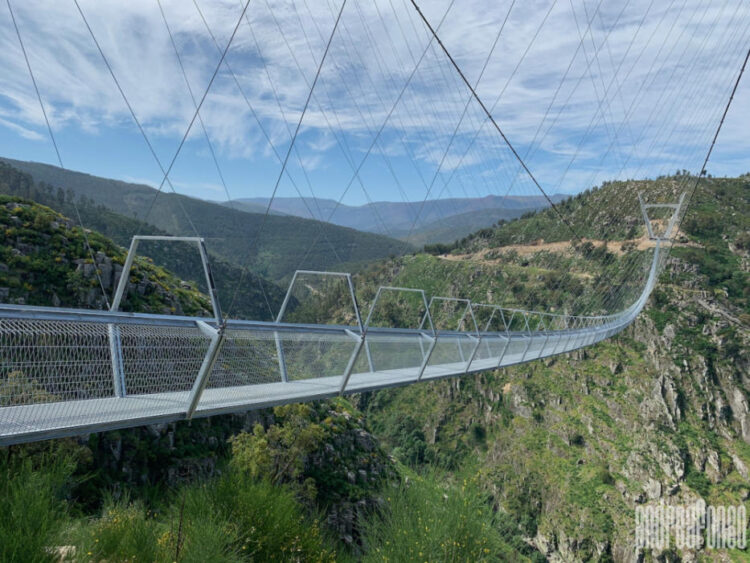 Conoce el puente colgante peatonal más largo del mundo en Portugal