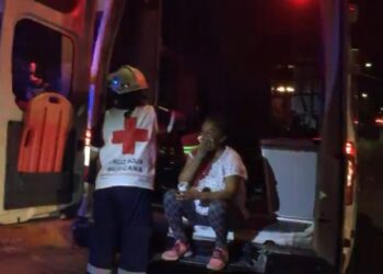 Machetean a mujer cuando iba caminando