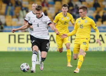 Alemania se impone de visita 2-1 a Ucrania