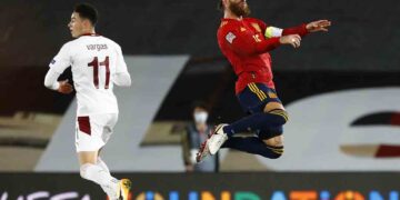 España gana 1-0 a Suiza y suma puntos