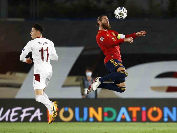 España gana 1-0 a Suiza y suma puntos