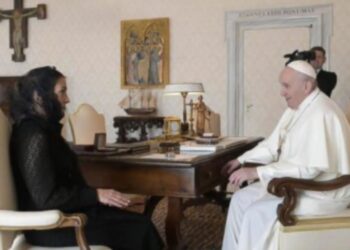 Y el tour de la esposa de AMLO por Europa incluyó al Vaticano 