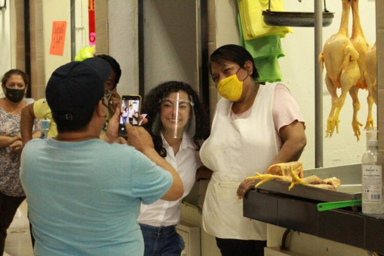 Reciben locatarios del mercado de Tampico a Diputada Olga Sosa