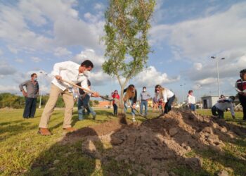 Recorre Mario López Parque Central en Av. Pedro Cárdenas de Matamoros