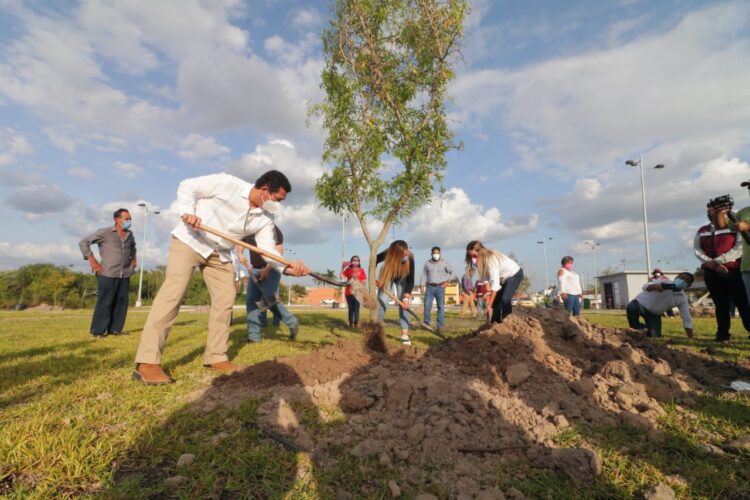 Recorre Mario López Parque Central en Av. Pedro Cárdenas de Matamoros