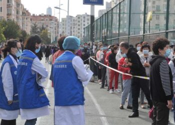 Ciudad china aplicará pruebas a todos por brote de covid-19