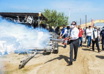 Pone Rivas en marcha  fumigación de yonkes en Nuevo Laredo