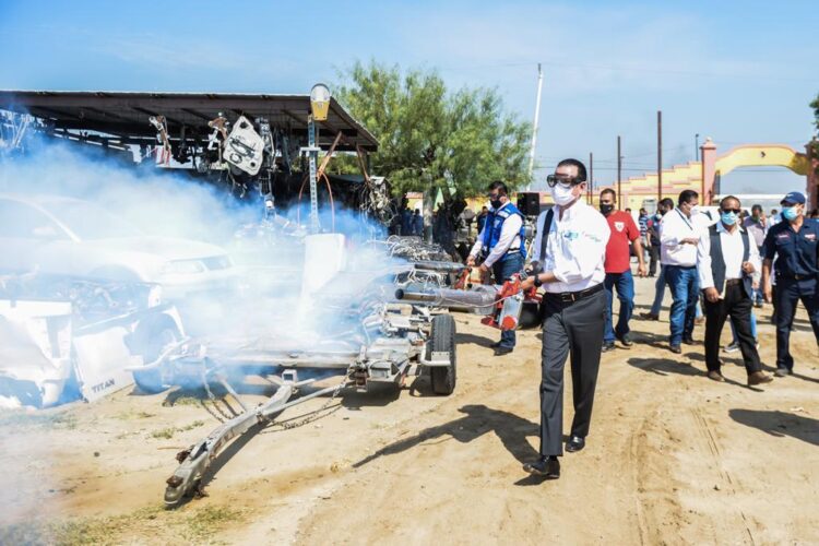 Pone Rivas en marcha  fumigación de yonkes en Nuevo Laredo