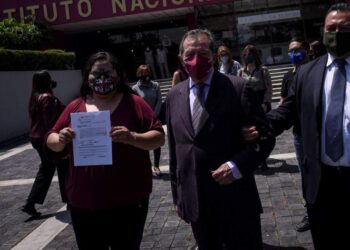 Muñoz Ledo se declara en desobediencia y dice que es el líder de Morena