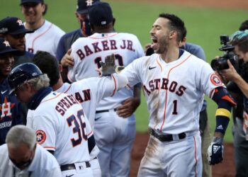 Astros dejan tendidos a Rays y se acercan en Serie de Campeonato