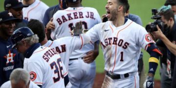 Astros dejan tendidos a Rays y se acercan en Serie de Campeonato