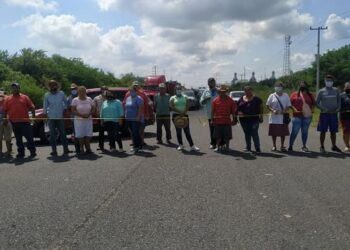 Colonos bloquean carretera interestatal en Altamira, exigen reabran accesos