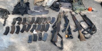 Aseguran arsenal y detienen a tres presuntos delincuentes