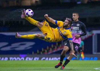 Tigres derrota 2-0 en el Estadio Azteca al Cruz Azul