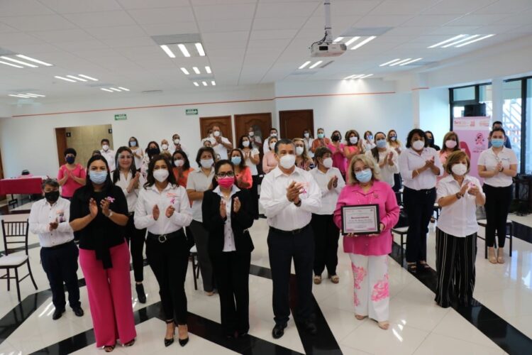 Llama SNTE a prevenir el cáncer de mama