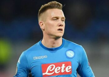 Piotr Zielinski, compañero del Chucky Lozano, da positivo a coronavirus