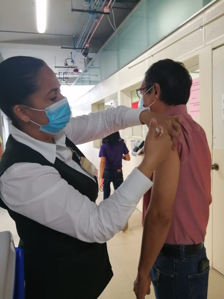 Invita IMSS a vacunarse contra influenza
