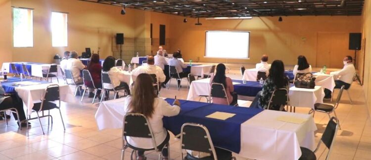 Capacitan a empleados municipales en Ley Electoral