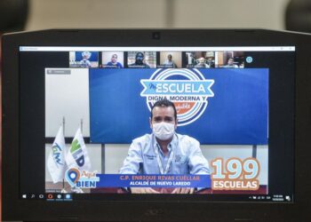 Entrega alcalde  apoyos al CAM 51 en Nuevo Laredo