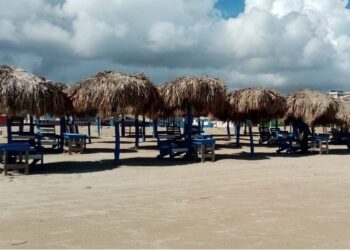 Desde el primer día playa Miramar recibe turismo nacional y extranjero