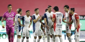 Se encienden los ánimos al medio tiempo del Xolos vs Chivas