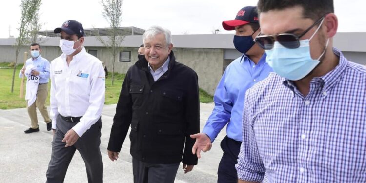 Supervisa AMLO obras de mejoramiento urbano en Nuevo Laredo