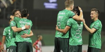 Santos hunde más al Atlético de San Luis