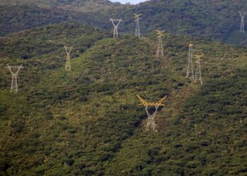 ‘Sin nacionalizar, sin expropiar vamos a rescatar Pemex y CFE’