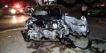 Dos lesionadas en aparatoso choque