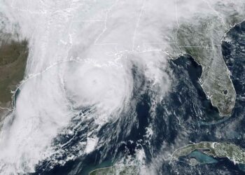 Huracán Zeta impacta Luisiana; activan alerta por ‘marejada mortal’