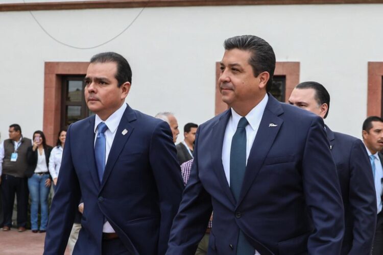 Analizan gobernador y alcalde de Nuevo Laredo cómo enfrentar recortes