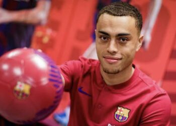 Sergiño Dest, primer estadounidense en jugar un Barcelona vs Real Madrid