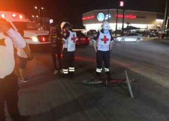 Ciclista se estrella contra patrulla de la Estatal