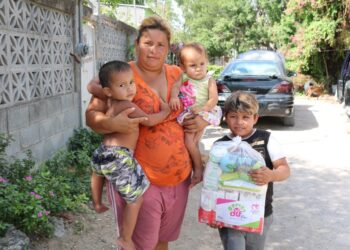 Programa DIF entrega de 200 mil apoyos alimentarios a familia del estado