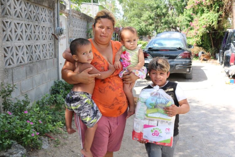 Programa DIF entrega de 200 mil apoyos alimentarios a familia del estado