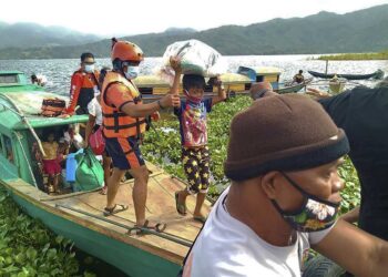 Evacuan a casi un millón de personas en Filipinas ante tifón ‘Goni’