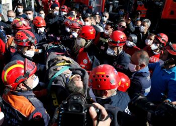 Milagroso rescate tras sismo en Turquía; van 37 muertos